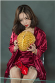 美女跪下吃男人的J8视频
